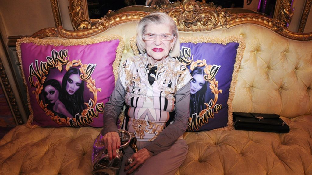 América, la madre de Alaska, no podía faltar en esta noche tan especial