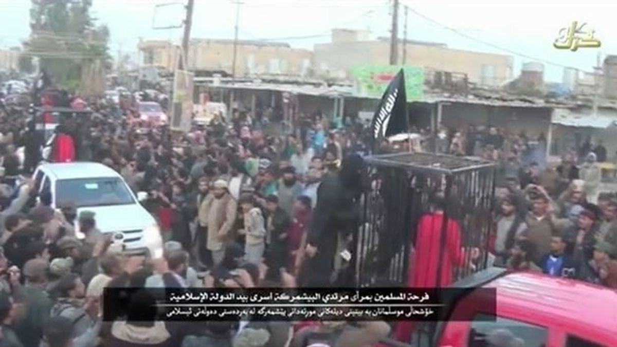 Estado Islámico declara en un vídeo que ha ejecutado a 21 peshmerga tras obligarlos a desfilar en jaulas