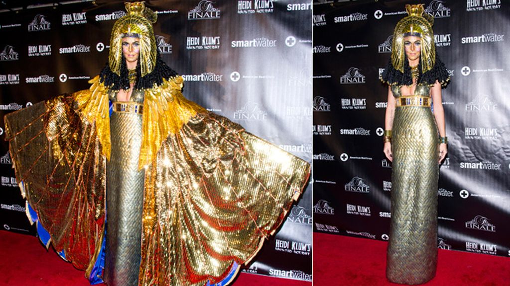 Heidi Klum recibe la Navidad como Cleopatra
