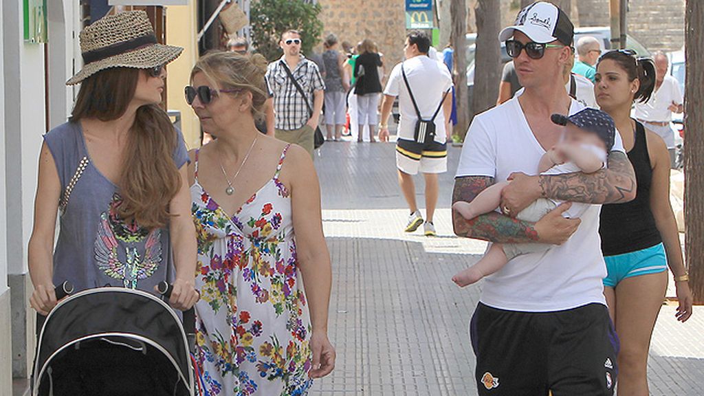 Las primeras vacaciones de Enzo, el hijo de Guti y Romina, en  Ibiza