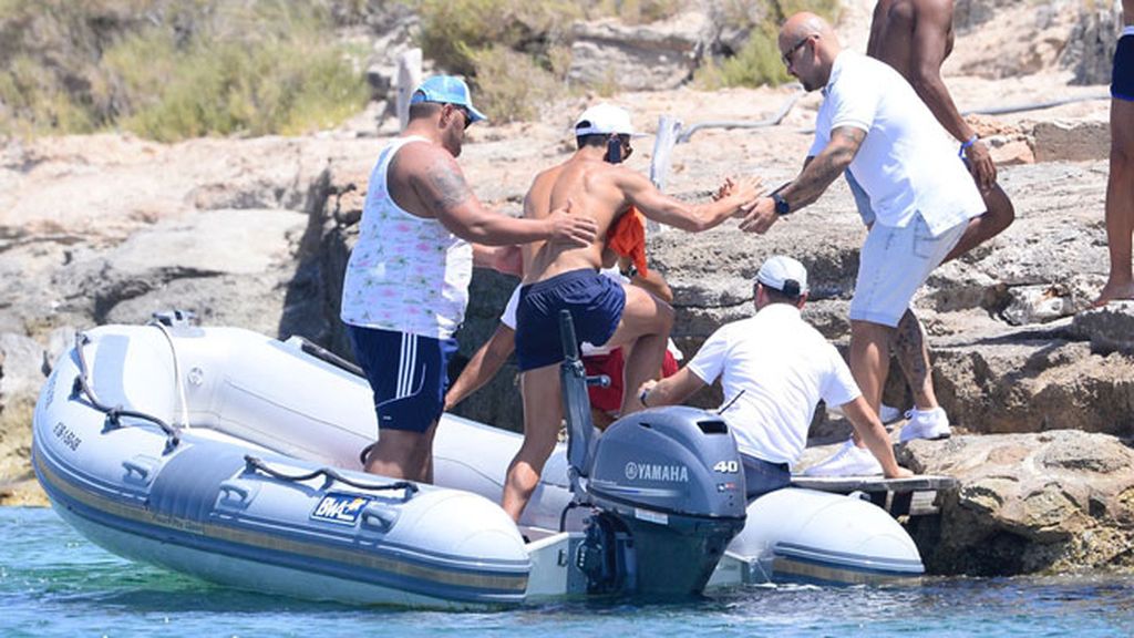 Se recupera de su lesión con su inseparable Ricardo Regufe y compañía