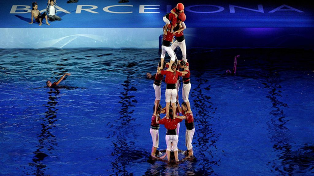 Movimientos imposibles para sumergir al espectador en la natación