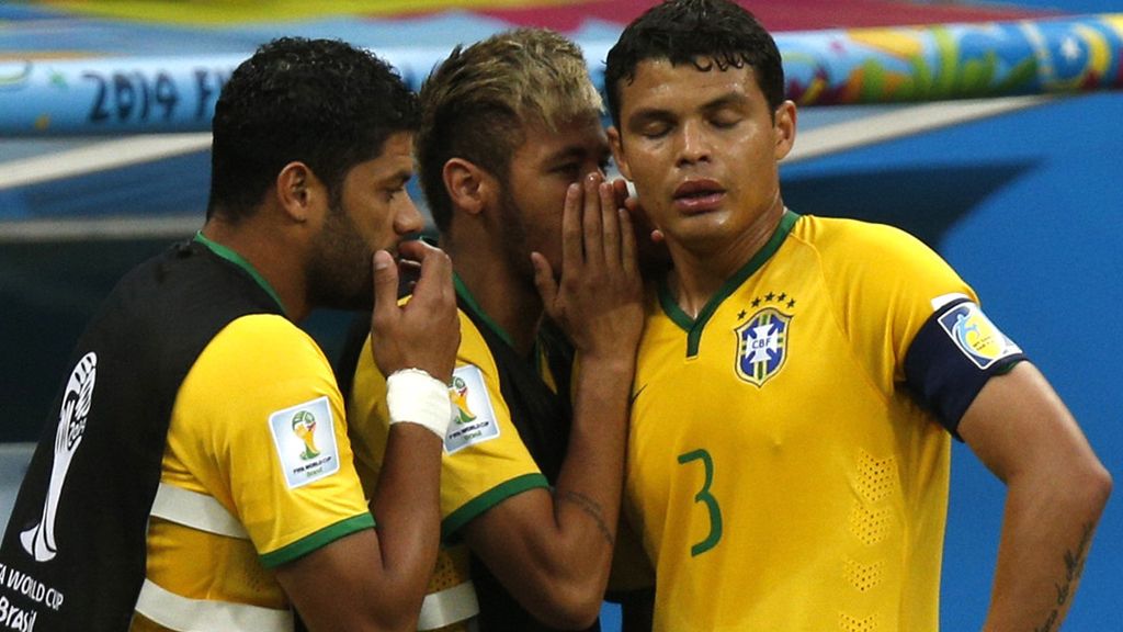 Intentó tranquilizar a un exaltado Thiago Silva