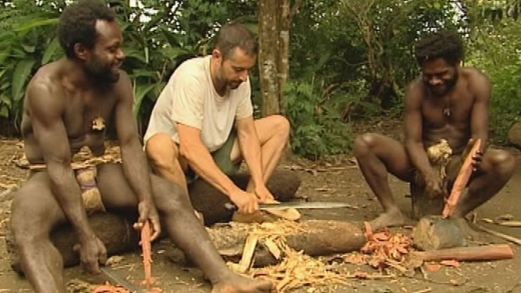Nuevas tareas para las familias: tallar la madera será el nuevo reto de Miguel