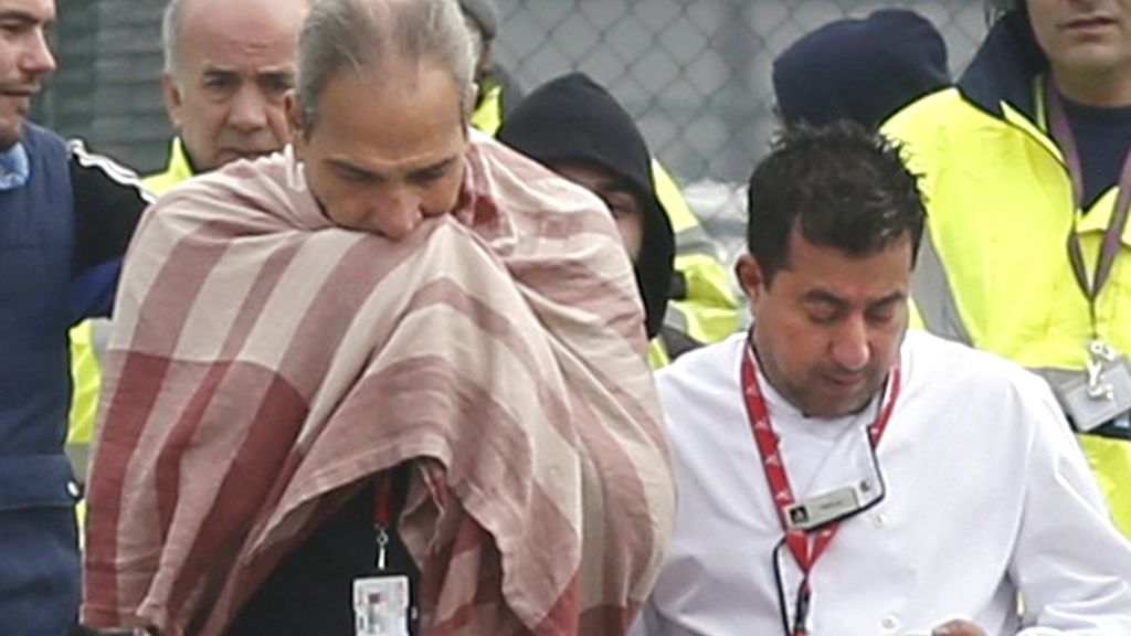 Pasajeros atendidos en el aeropuerto de Bruselas tras las explosiones