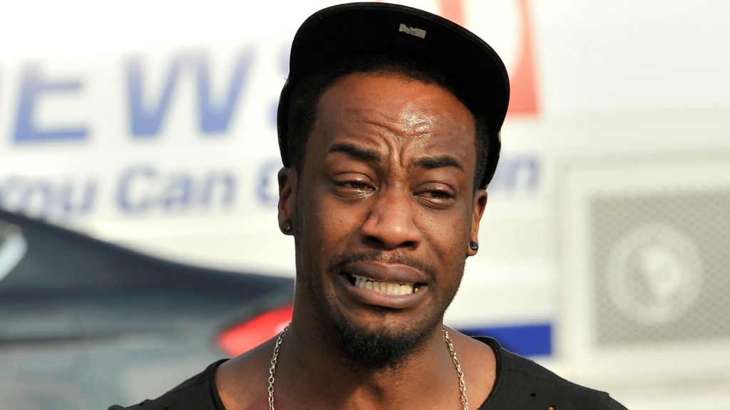 Familiares y amigos se acercan al club Pulse de Orlando después de la matanza