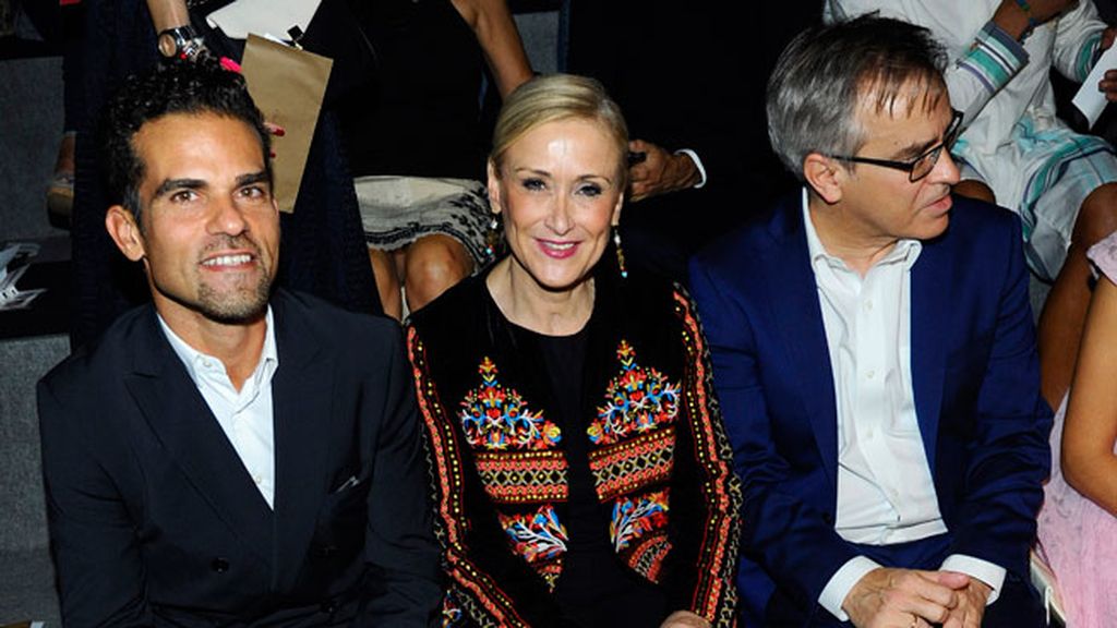 Manuela Carmena y Cristina Cifuentes asisten al front row de la Fashion Week