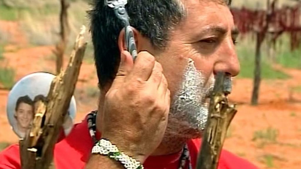 Los bushman impactados por el pelo de Jose Manuel