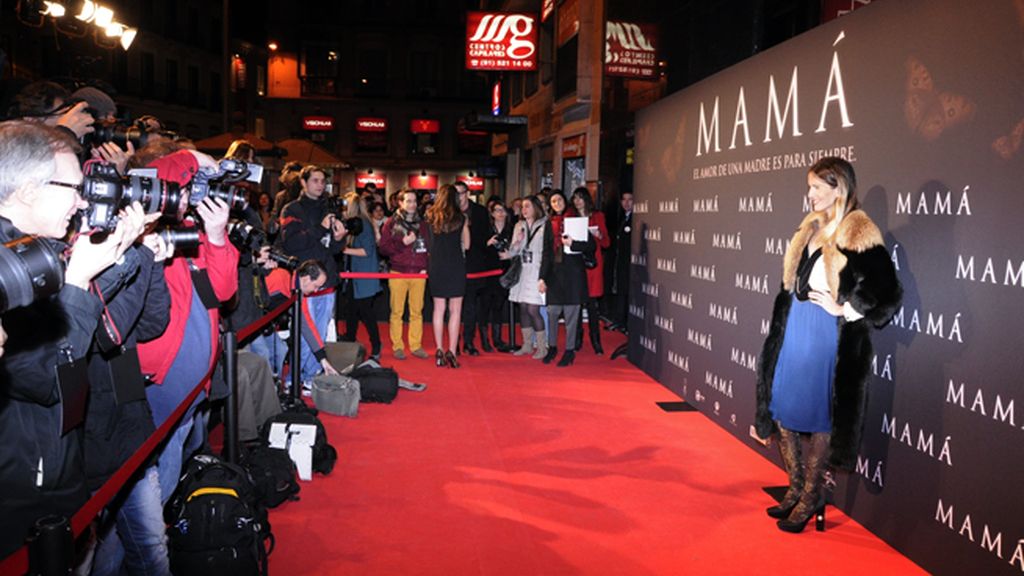 Los famosos lo pasan de miedo en el prestreno de la película 'Mamá'