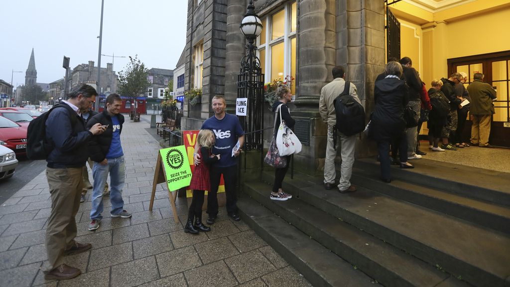 Los escoceses votan en referéndum