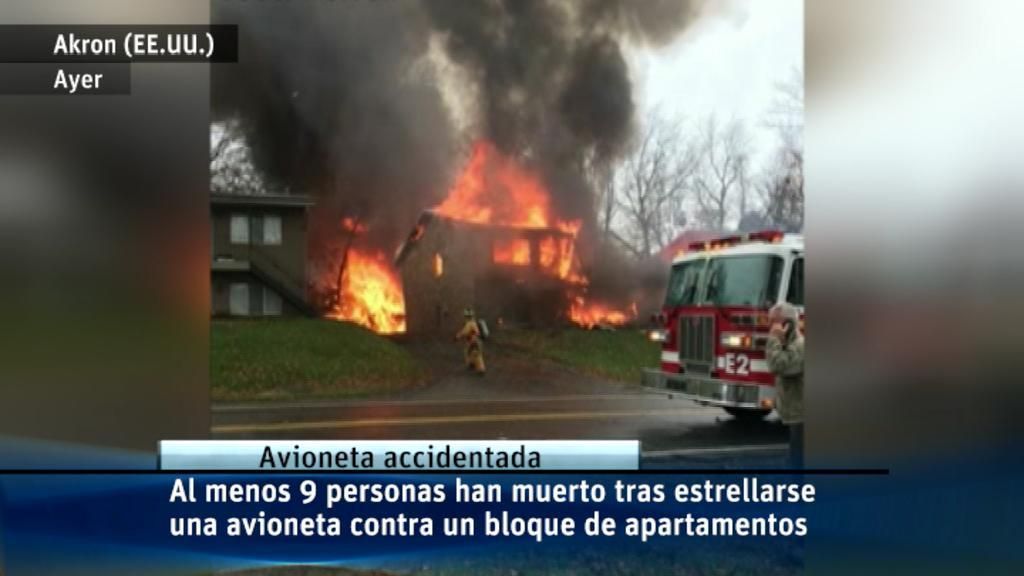 Nueve muertos al estrellarse un pequeño avión contra un edificio de apartamentos en Ohio
