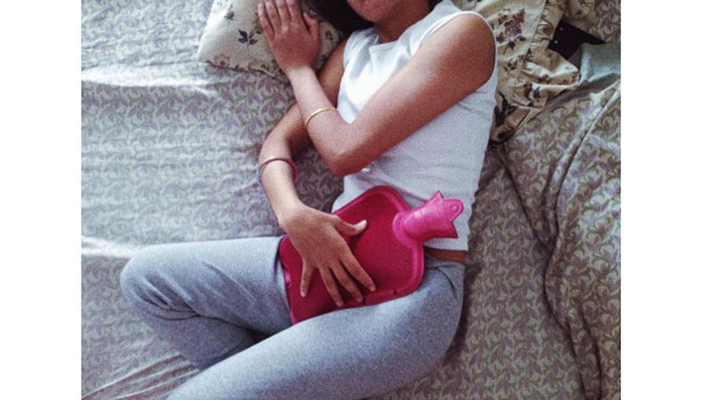 Rupi Kaur recoge en 'Period' escenas cotidianas de una mujer con la regla