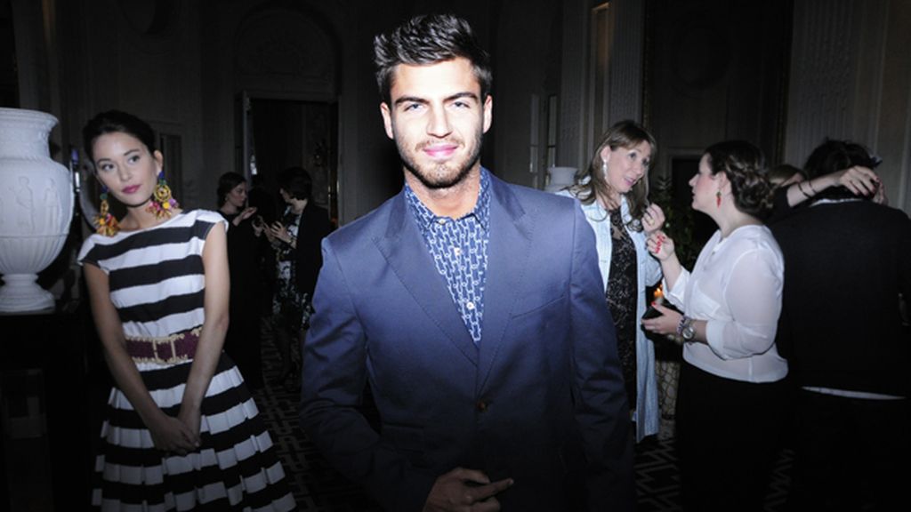 El actor Maxi Iglesias no quiso perderse la fiesta de Light Blue de Dolce & Gabbana
