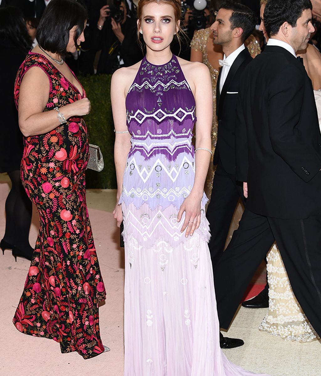 Emma Roberts vestida de Tory Burch