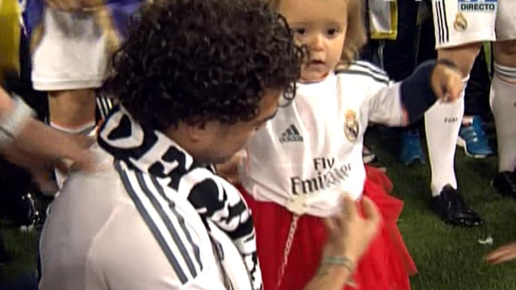 Los ‘baby merengues’ encabezan la celebración de la Décima en el Bernabéu