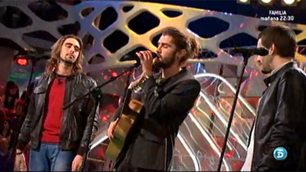 El grupo andaluz ha dedicado a Judith y su hermana el tema 'Tus muletas'