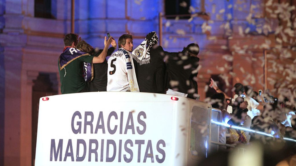 Miles de aficionados esperaron a los jugadores