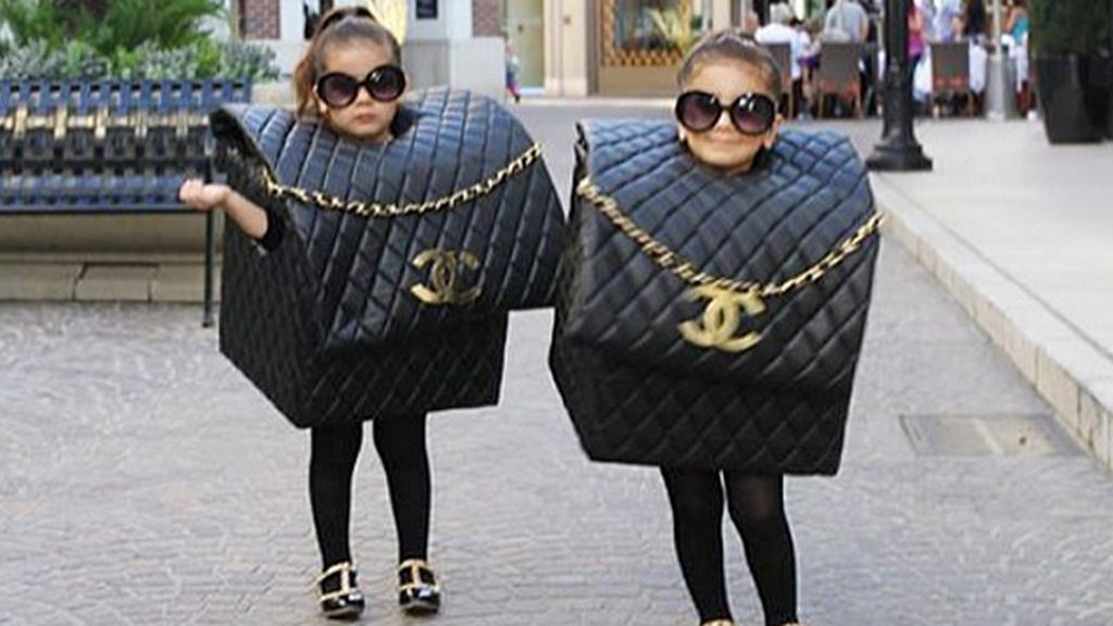Disfrazadas del famoso bolso de Chanel