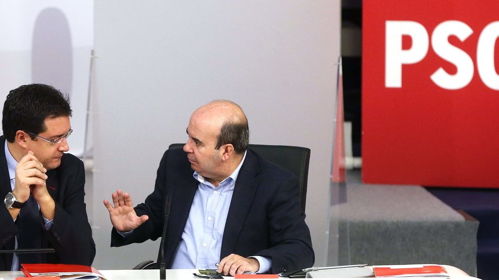 Óscar López en rueda de prensa