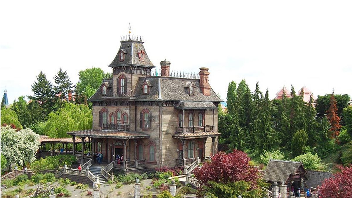 Casa del terror Disneyland París, 'Phantom Manor'