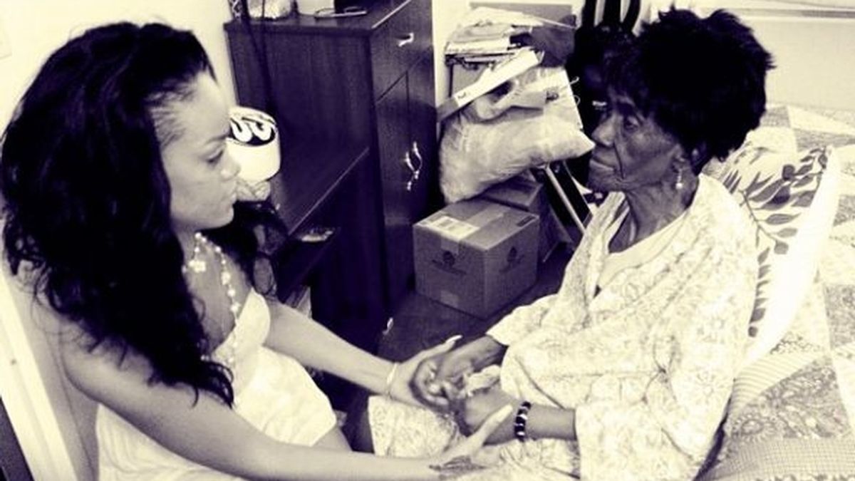 Rihanna demandada por no querer pagar el funeral de su abuela
