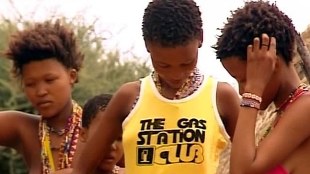 Ivonne decide prestar a las chicas de la tribu alguna de su ropa más apreciada