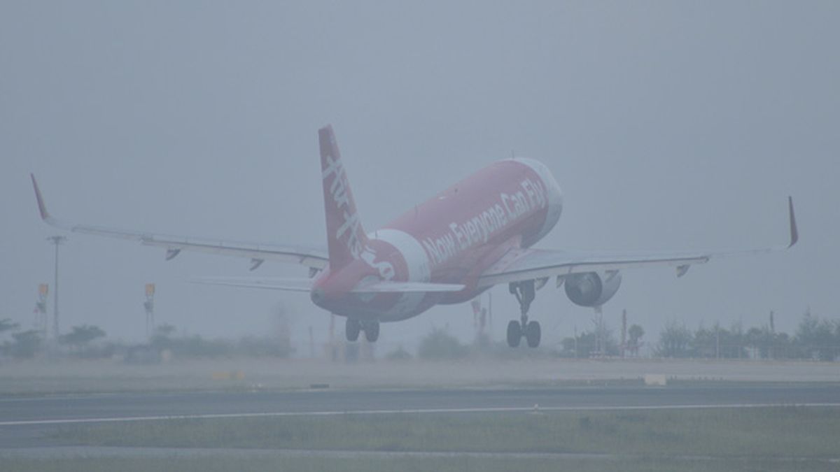 Volando entre la niebla