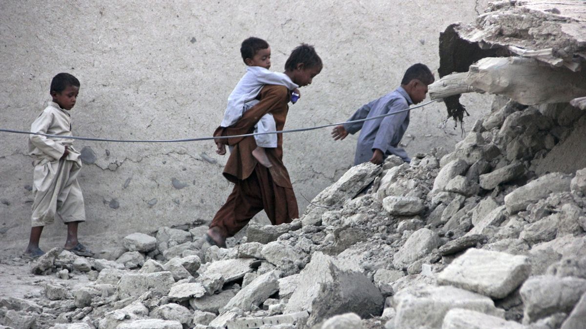 Un terremoto de 7,7 sacude Pakistán