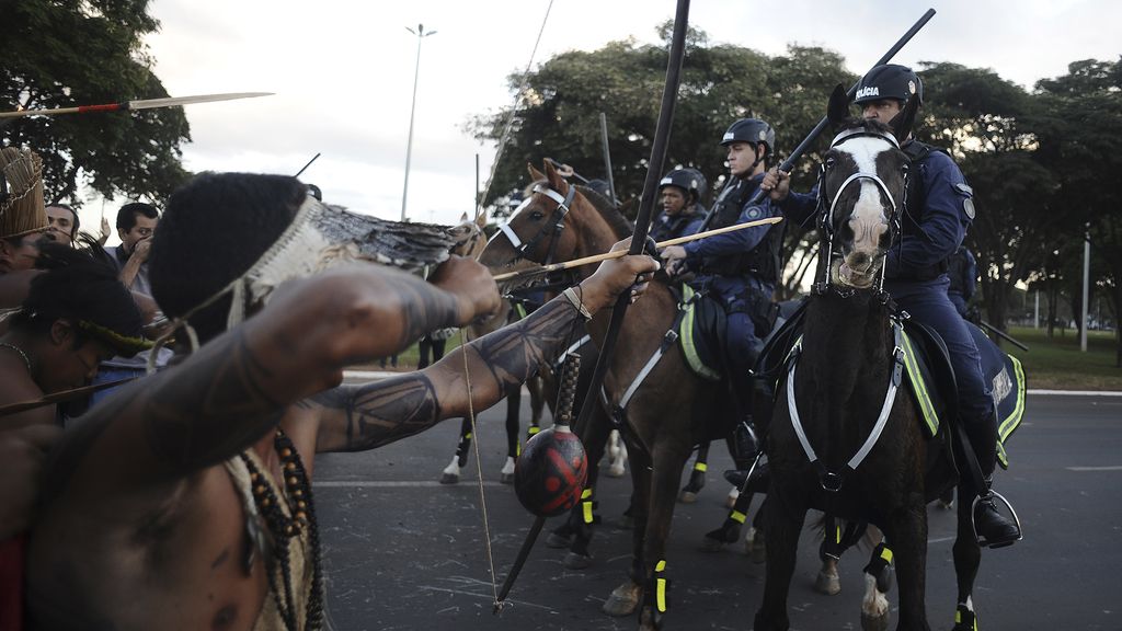 Graves incidentes entre Indígenas y Policía en el estadio de Brasilia