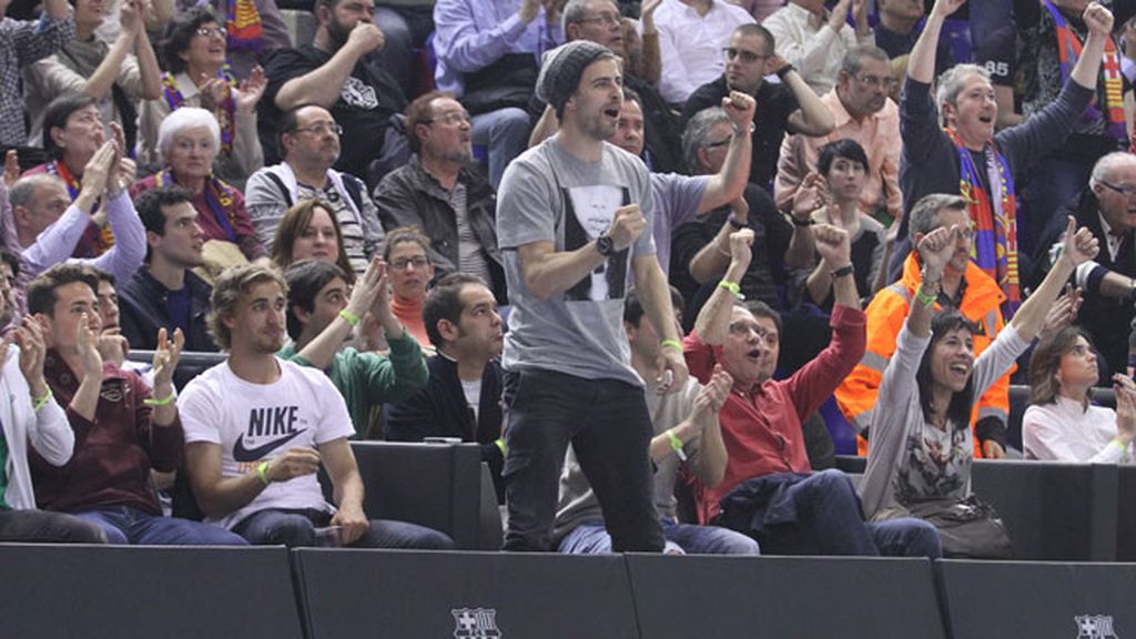 ¿Sabes lo que hace Piqué cuando está de rodríguez? Irse al basket con amigos...