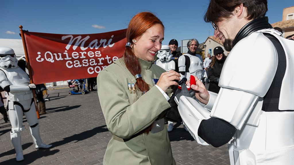 La Guardia Imperial desfila por el casco histórico de Cuenca