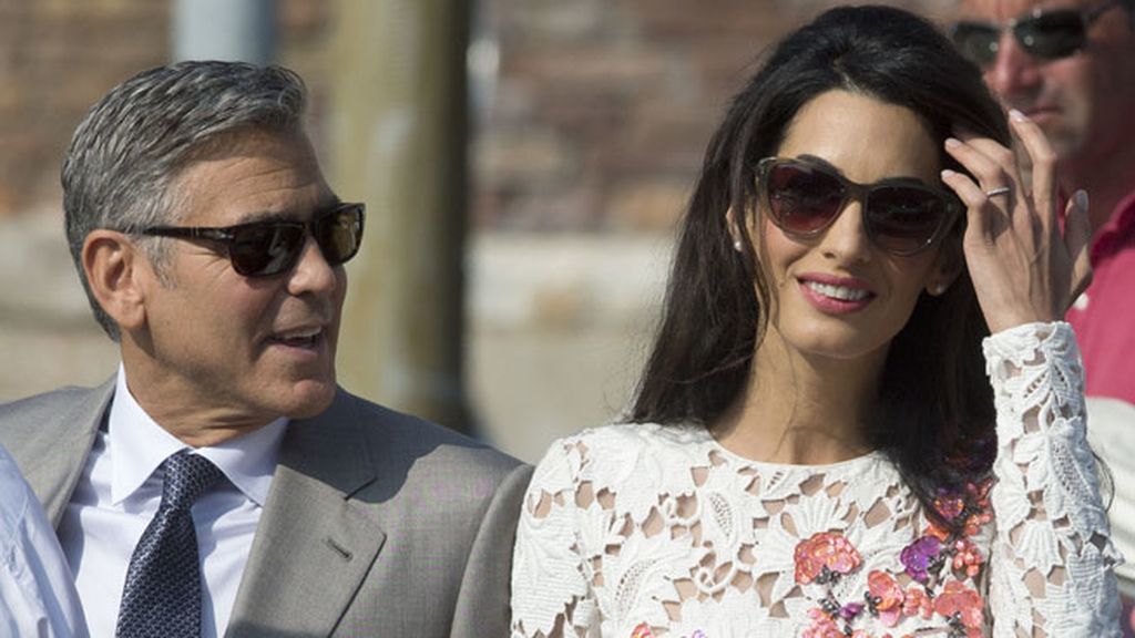 ¡Primer paseo de 'amore' de George Clooney y Amal Alamuddin tras su boda veneciana!
