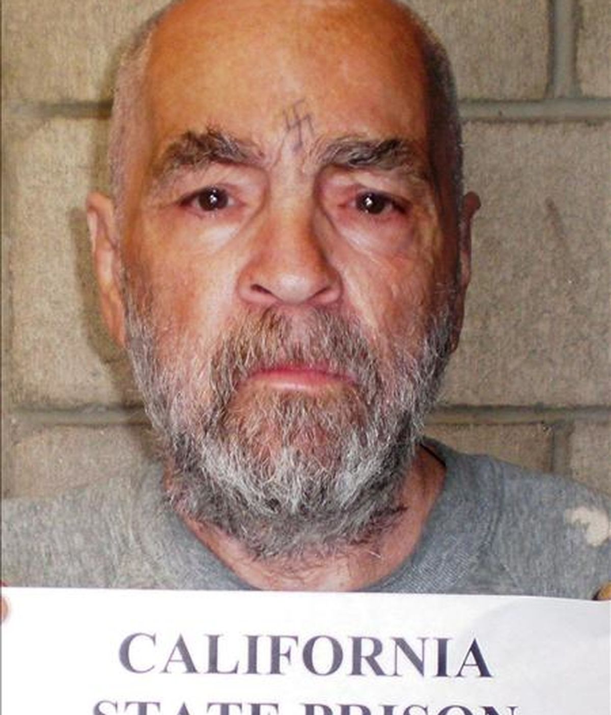 Fotografía cedida por la Prisión Estatal de California el 18 de marzo de este año del presidiario asesino Charles Manson, de 74 años. Manson cumple cadena perpetua por el asesinato de siete personas la noche del 8 al 9 de agosto de 1969. EFE/Prisión Estatal de California