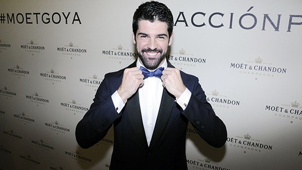 Miguel Ángel Muñoz posando para nuestra cámara en el divertido backstage montado por Möet & Chandon