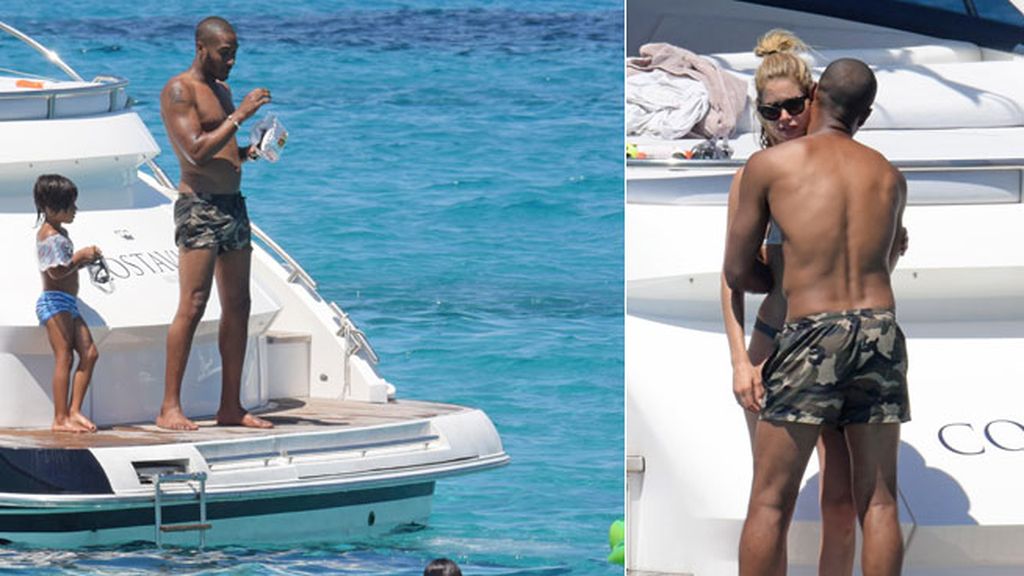 El Dj y la modelo de vacas en Formentera