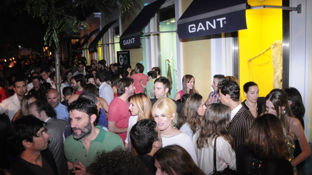 A la vista de la cantidad de asistentes, la noche de San Jorge Juan es uno de los eventos más esperados de la temporada