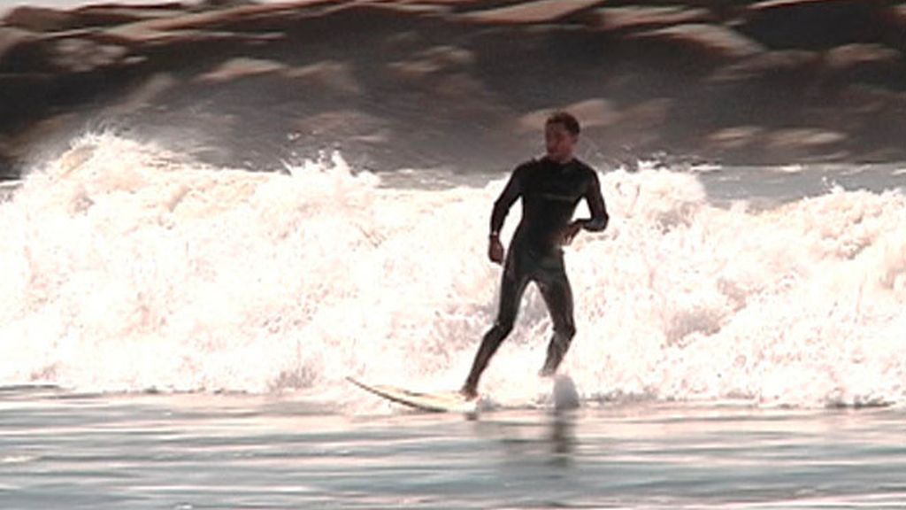 Surf en la playa del sur
