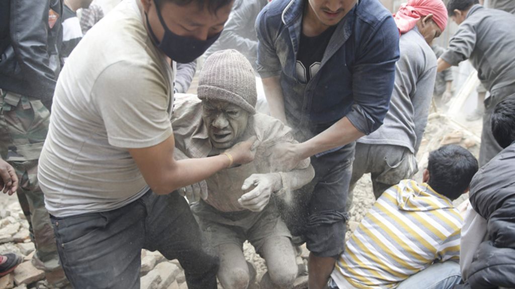 Un terremoto de 7,9 grados en la escala Ritcher sacude Nepal