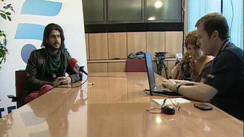 Melendi, con periodistas de Informativostelecinco.com