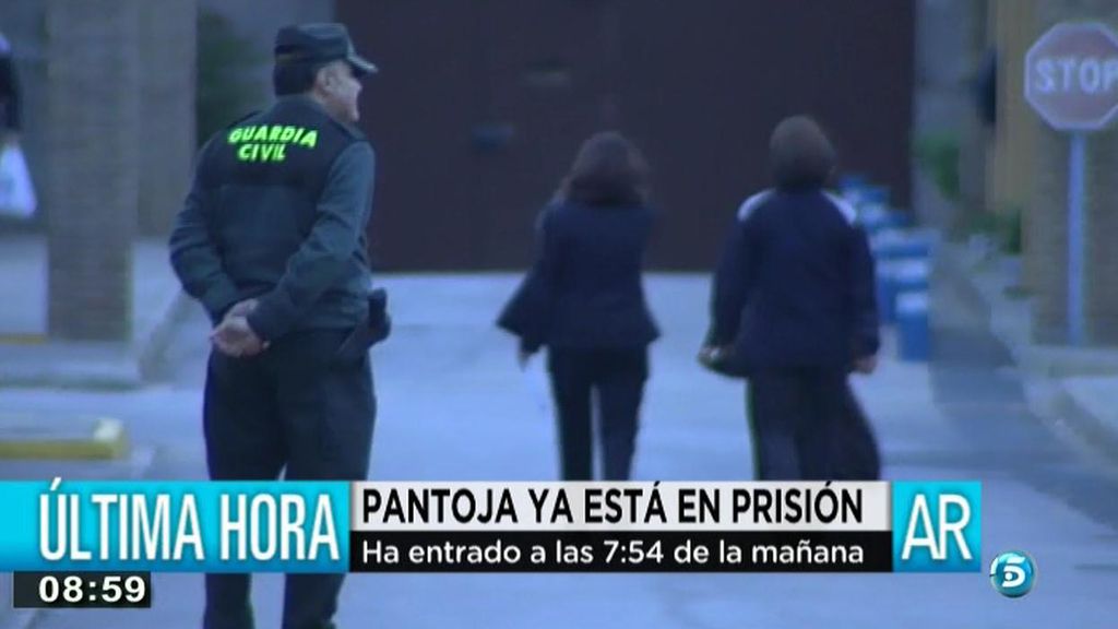 La cantante entró en prisión a las 07:54 de la mañana