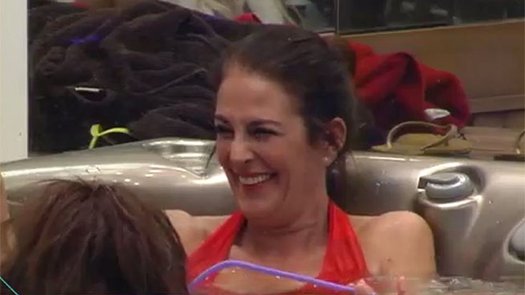 Confidencias y copas entre Ylenia, Chari, Ángela y Aguasantas