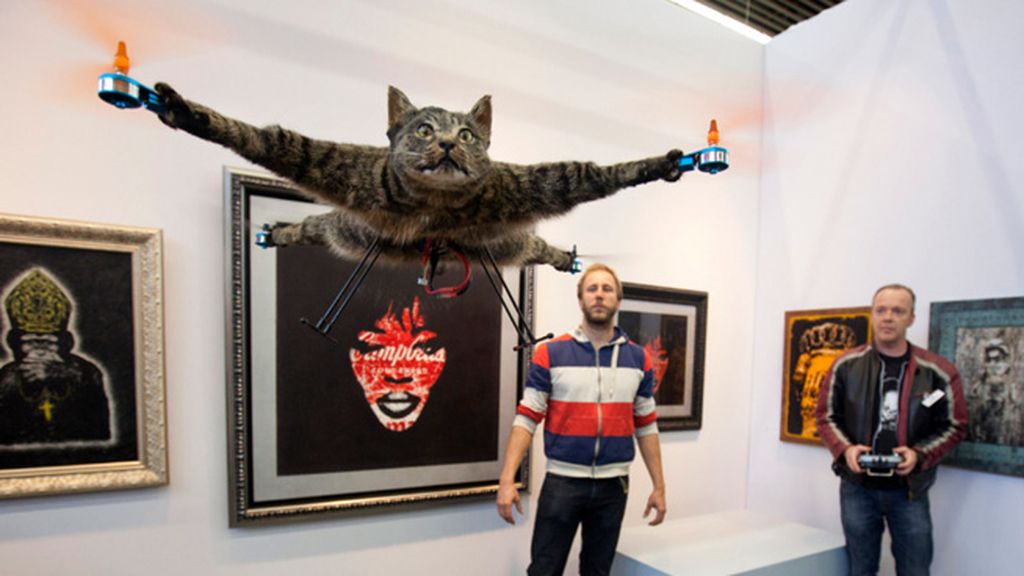 La 'animalista' afición que une taxidermia y drones