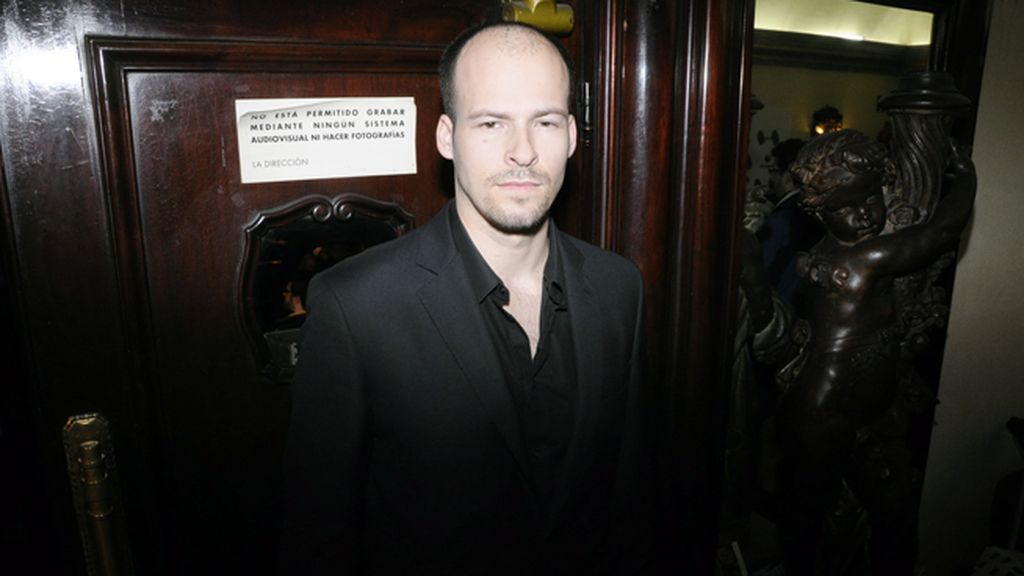 Olfo Bosé también estuvo en el estreno de su hermana