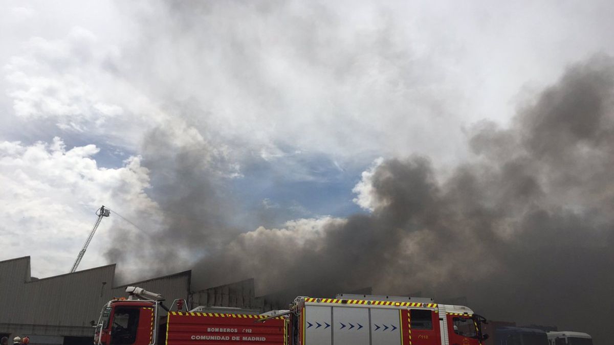 Arden siete naves en un polígono industrial de Alcalá de Henares
