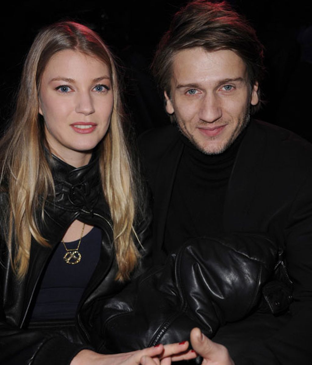 Carlota Casiraghi y Kate Moss, de risas en el desfile parisino de Etam