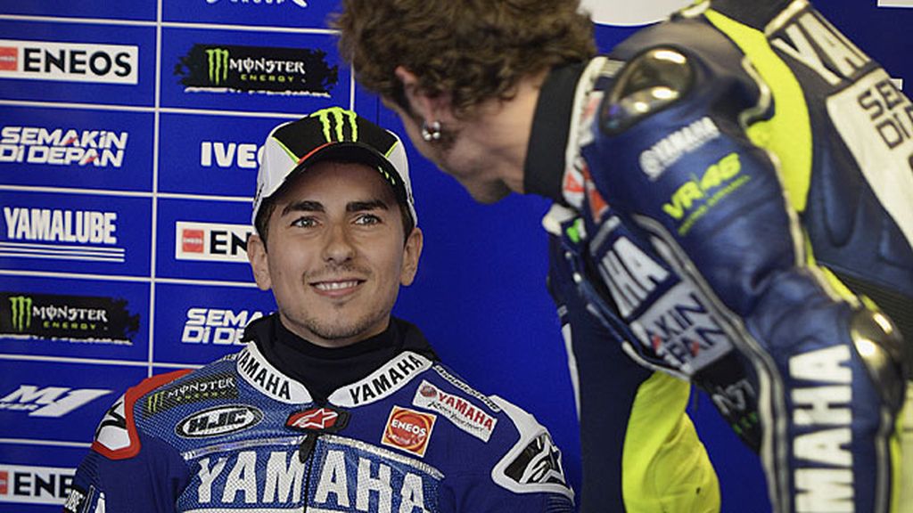 Rossi saluda al campeón del mundo