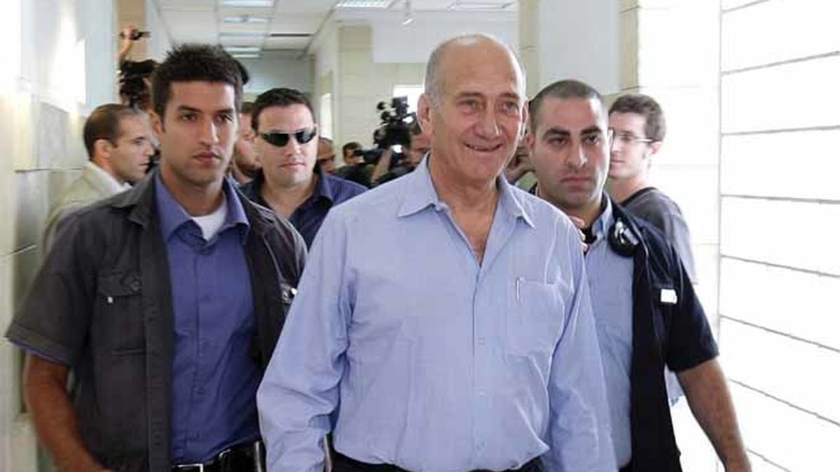 Olmert en el banquillo de los acusados