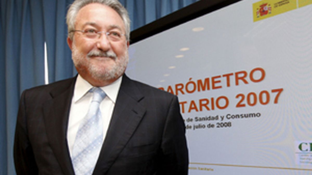 El ministro de Sanidad y Consumo, Bernat Soria, durante la presentación del Barómetro 2007. Foto: EFE
