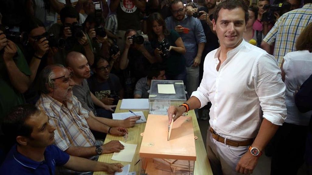 Albert Rivera vota en Hospitalet de Llobregat