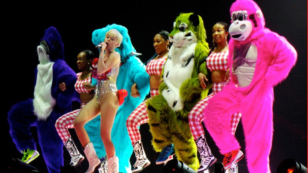 Miley vuelve con su espectáculo no apto para todos los públicos
